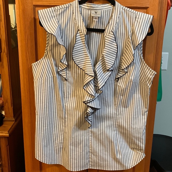 XL Ruffled Sleeveless Top with Side Zipper. - Picture 1 of 5